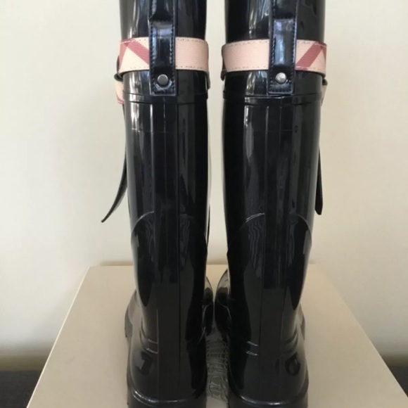 Burberry Women’s Kenyon Nova Belt Rainboots Size: 39 Made In Italy - Picture 2 of 8